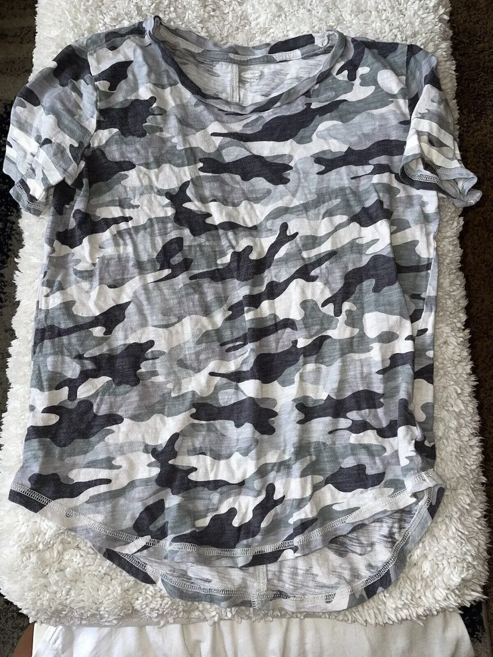 Old Navy Girls Sz. 14 Gray Camo Design Tee. Roomy, Comfortable